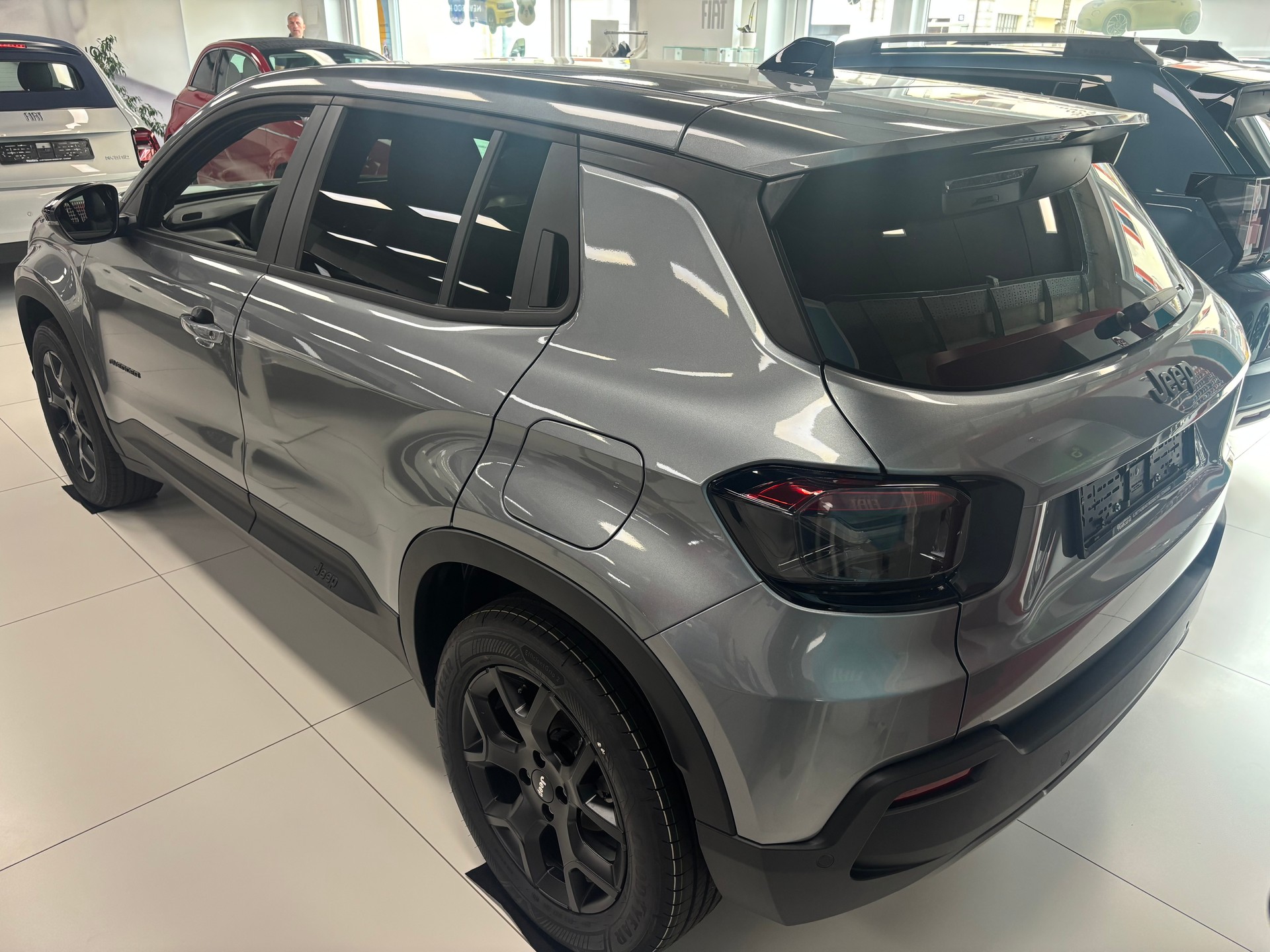 JEEP Avenger 1.2 Turbo MHEV Black Edition-image-2