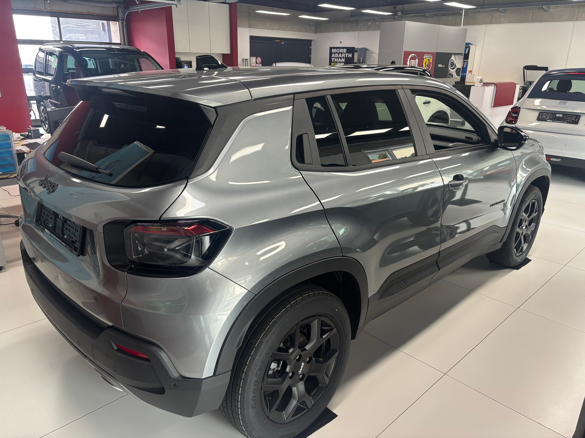 JEEP Avenger 1.2 Turbo MHEV Black Edition-image-3