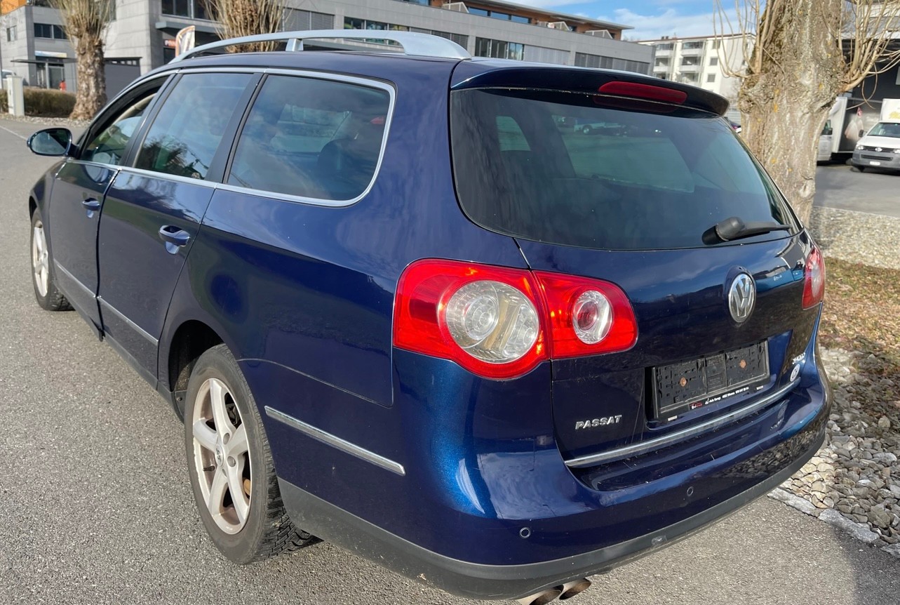 VW Passat Variant 2.0 TDI Trendline-image-2