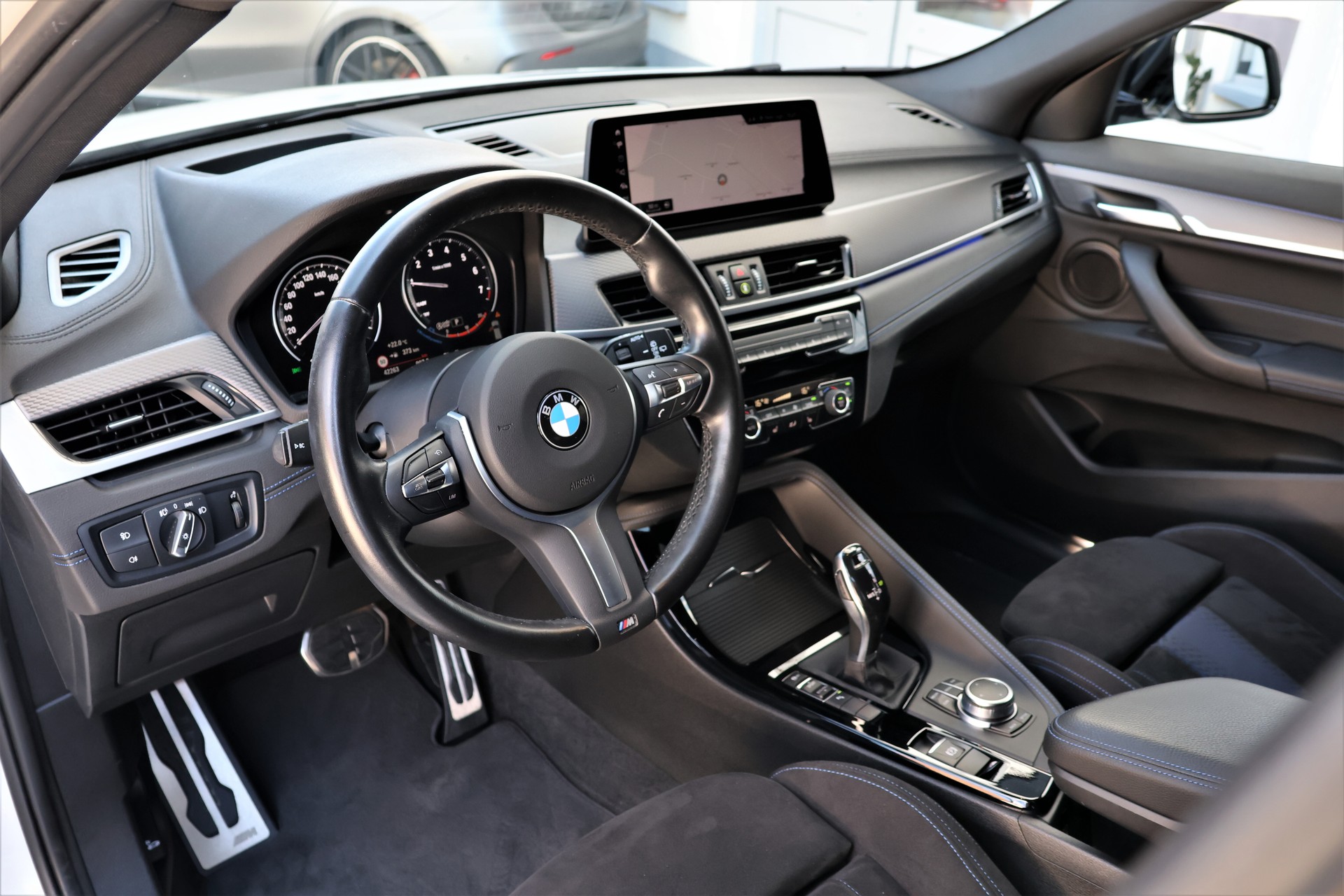 BMW X2 sDrive 18i M Sport Steptronic DSK (CH)-image-9