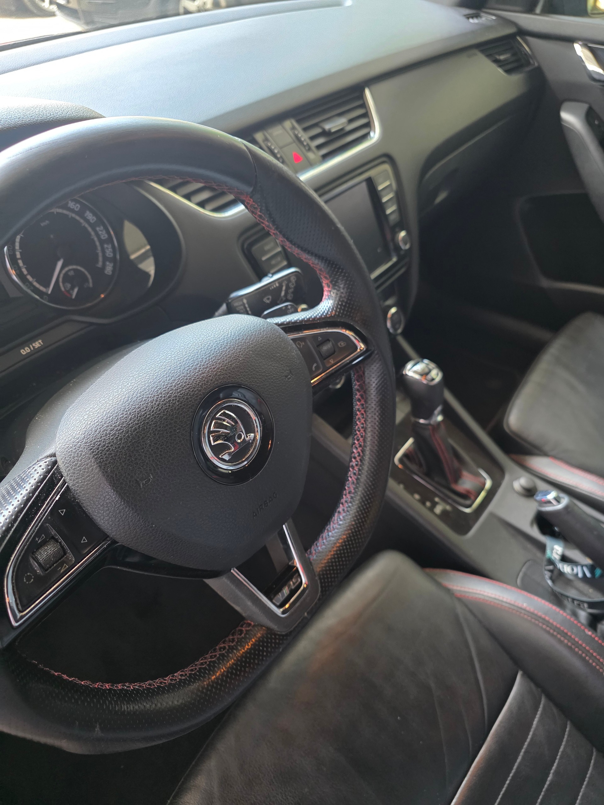 SKODA Octavia Combi 2.0 TSI RS DSG-image-6