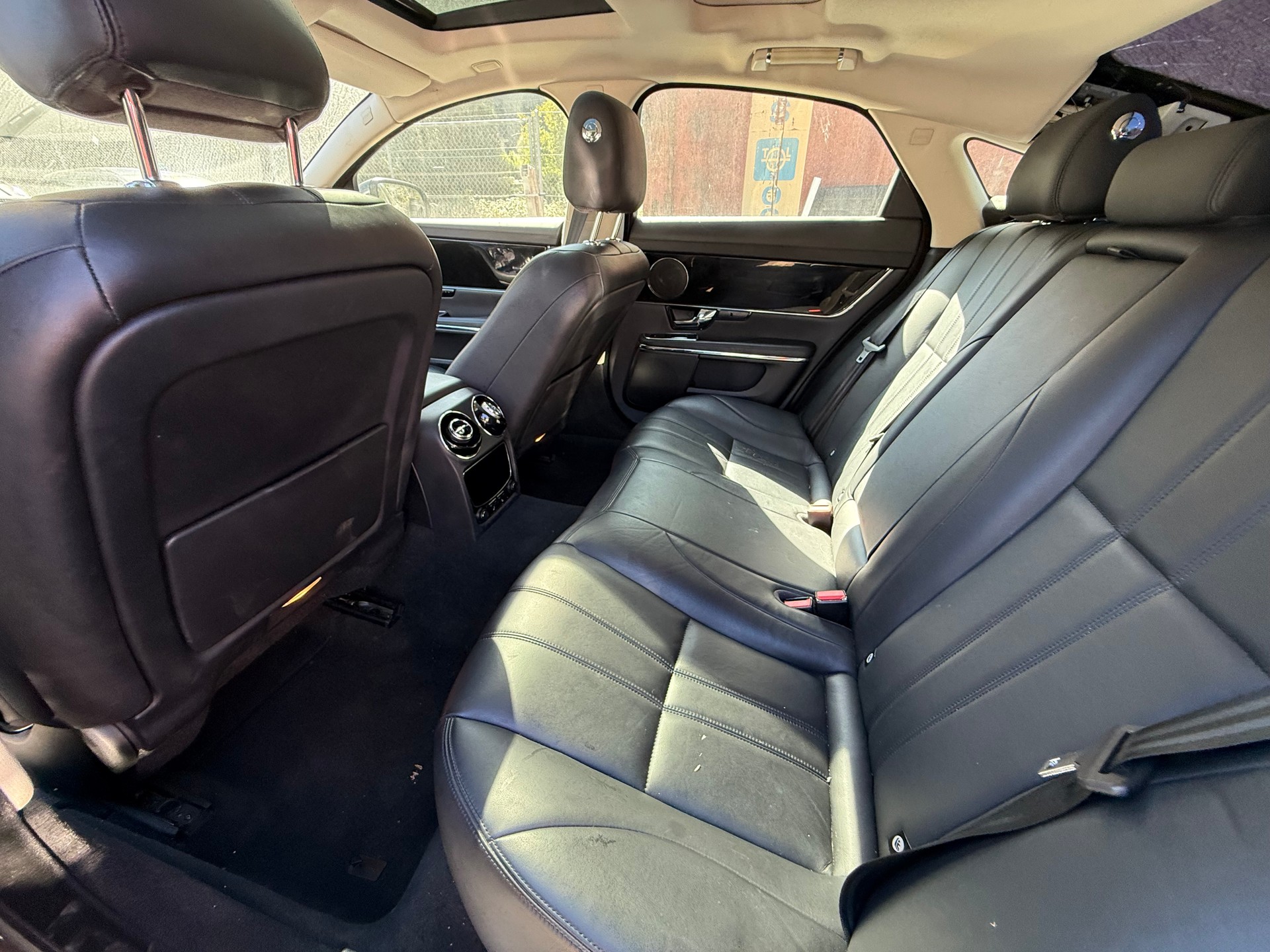 JAGUAR XJ 3.0 V6 S/C Premium Luxury Automatic AWD-image-10