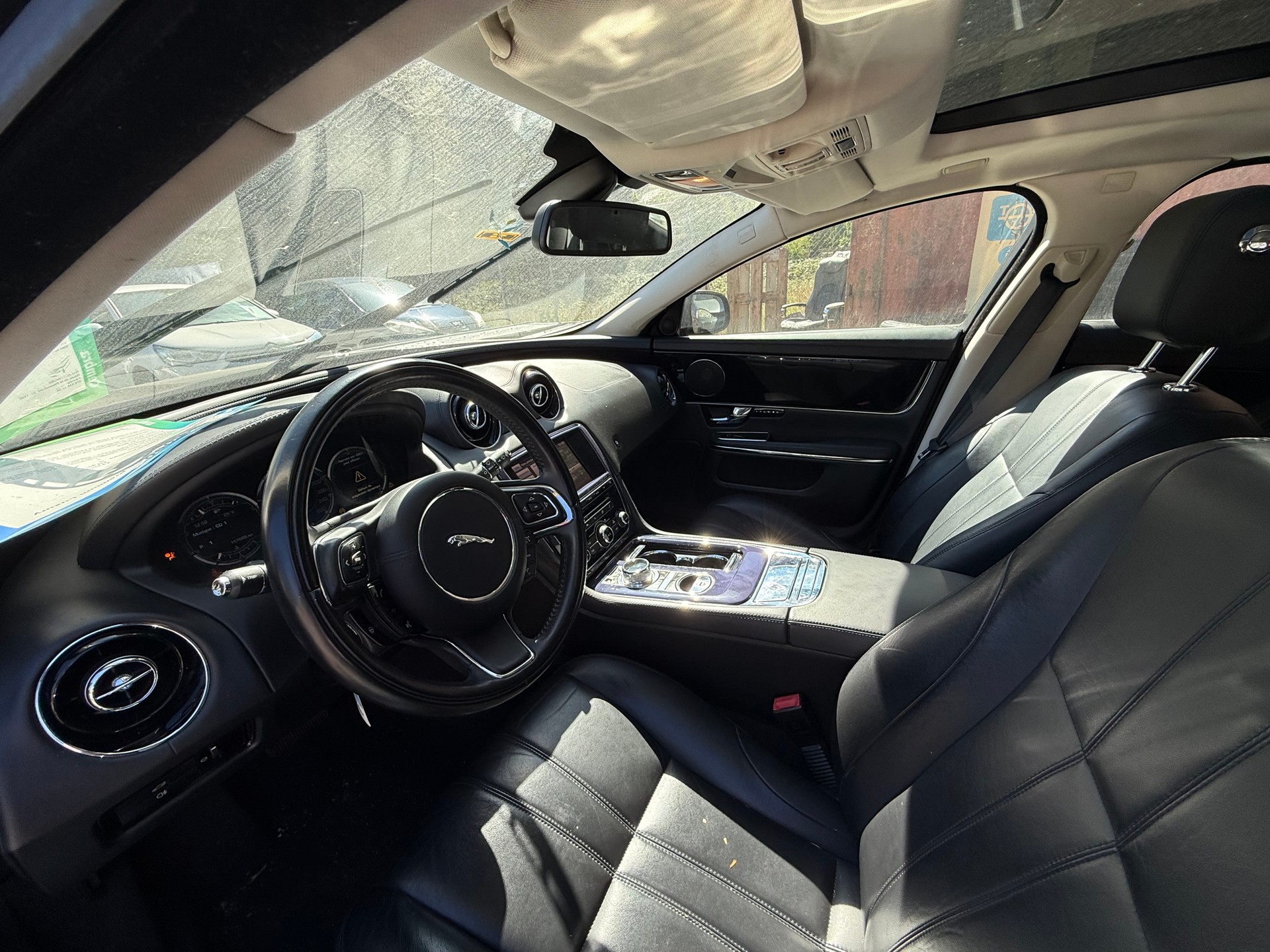 JAGUAR XJ 3.0 V6 S/C Premium Luxury Automatic AWD-image-8