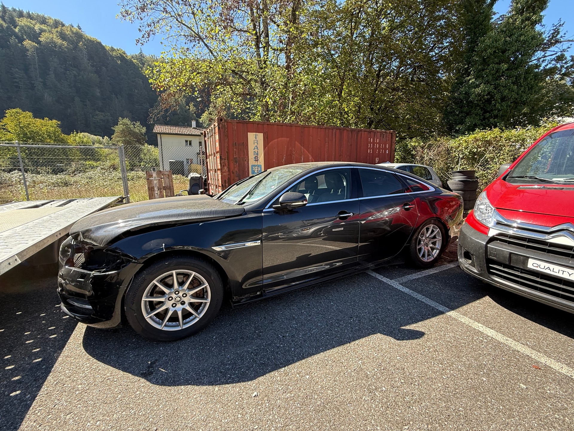 JAGUAR XJ 3.0 V6 S/C Premium Luxury Automatic AWD-image-2
