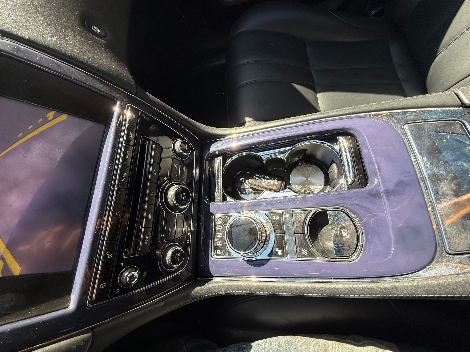JAGUAR XJ 3.0 V6 S/C Premium Luxury Automatic AWD-image-16