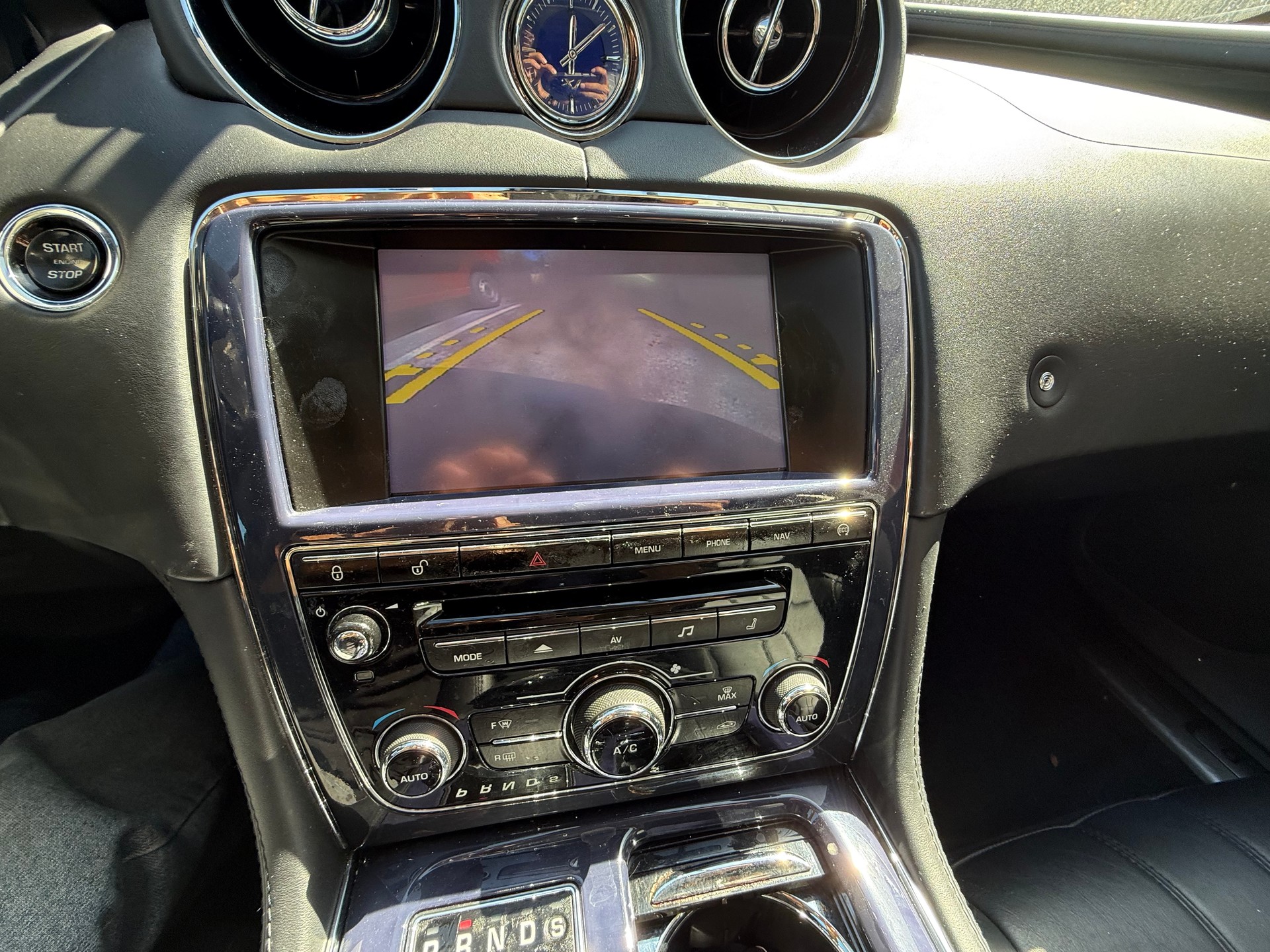 JAGUAR XJ 3.0 V6 S/C Premium Luxury Automatic AWD-image-15