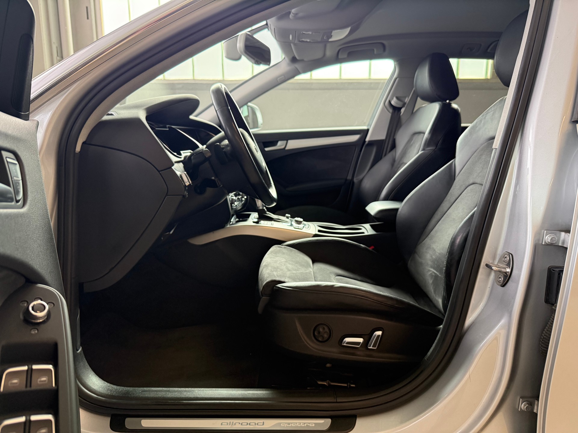 AUDI A4 allroad 3.0 TDI quattro S-tronic-image-9