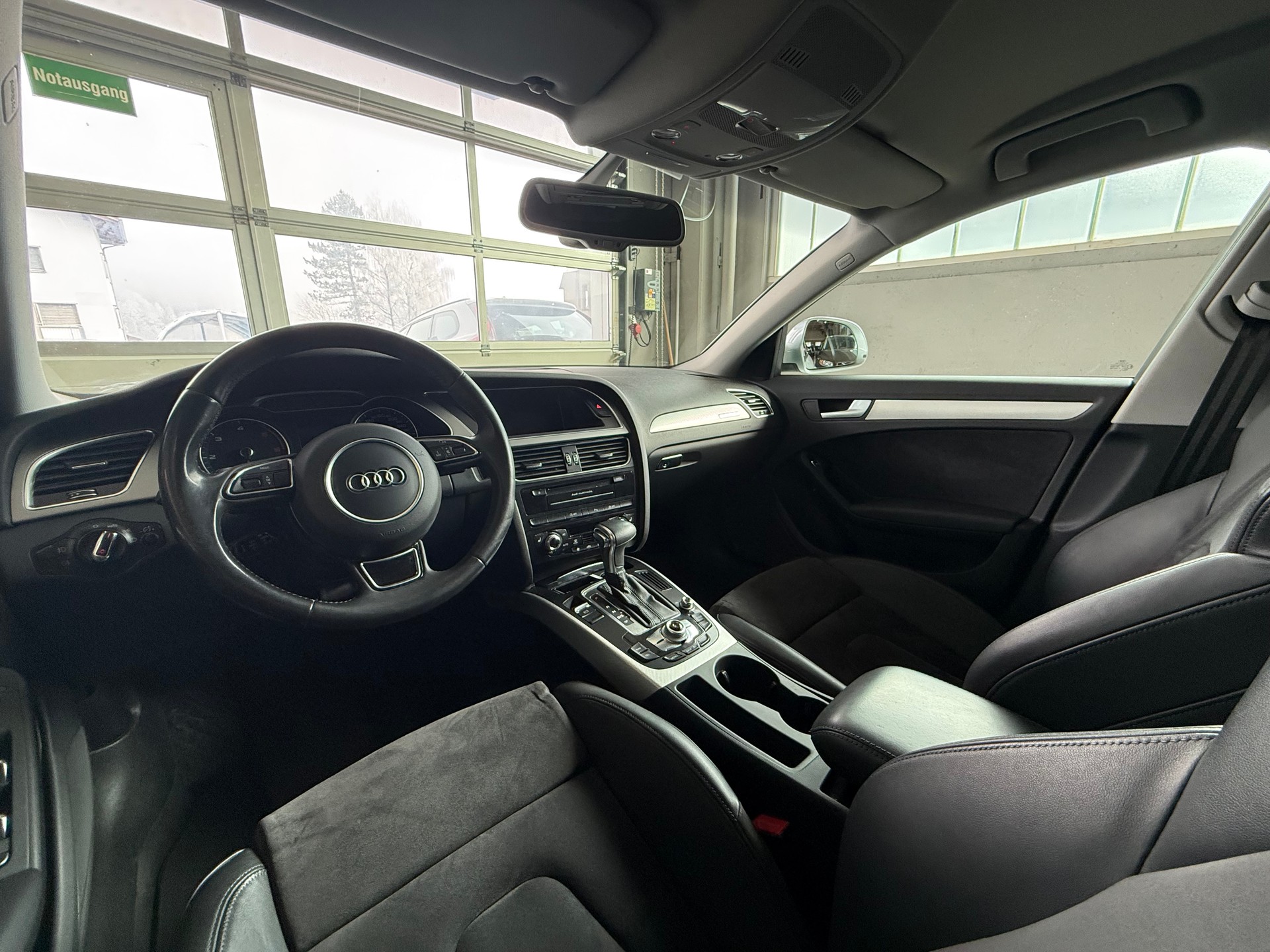 AUDI A4 allroad 3.0 TDI quattro S-tronic-image-12