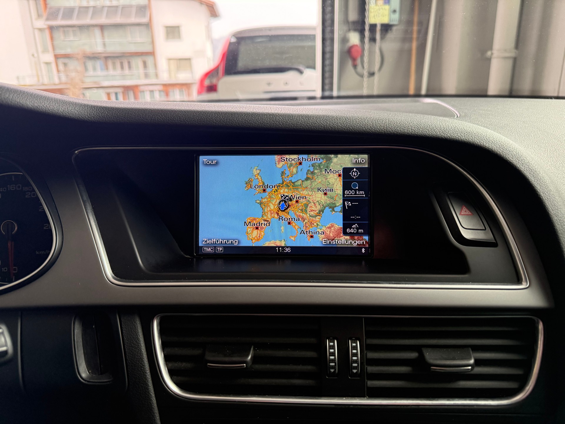 AUDI A4 allroad 3.0 TDI quattro S-tronic-image-15