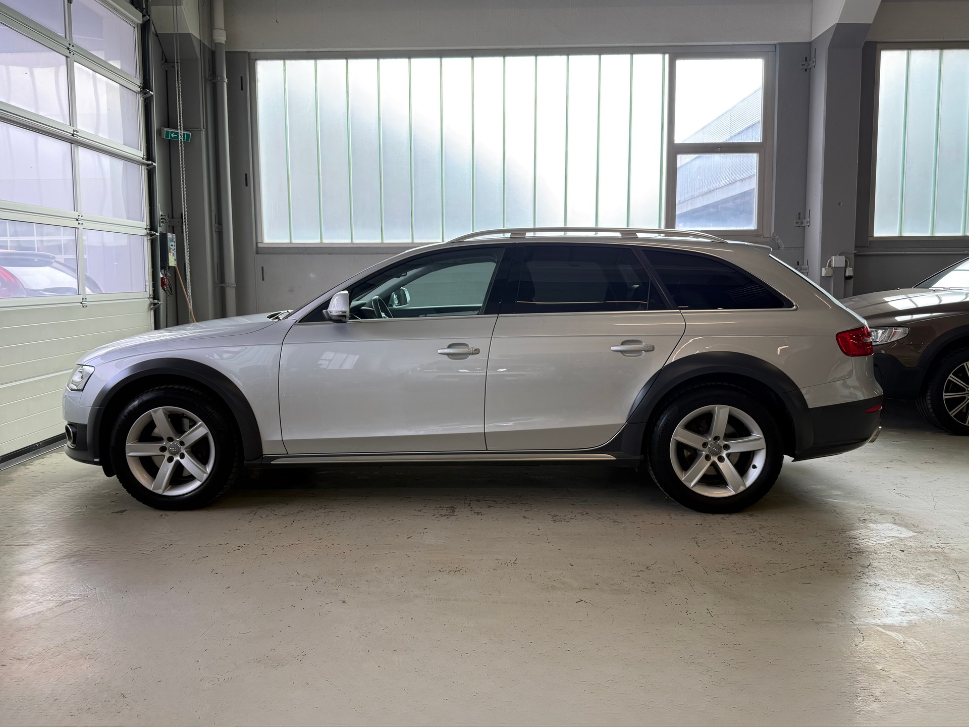 AUDI A4 allroad 3.0 TDI quattro S-tronic-image-4
