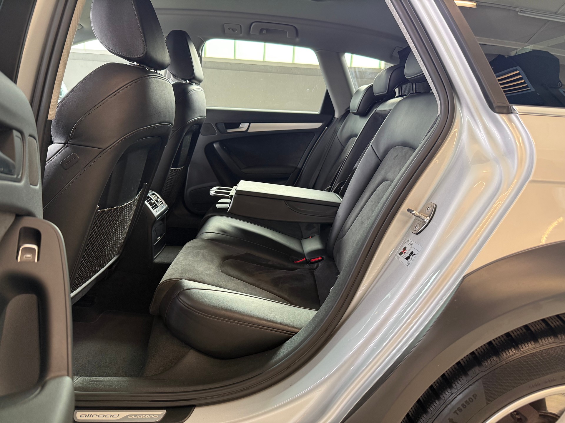 AUDI A4 allroad 3.0 TDI quattro S-tronic-image-10
