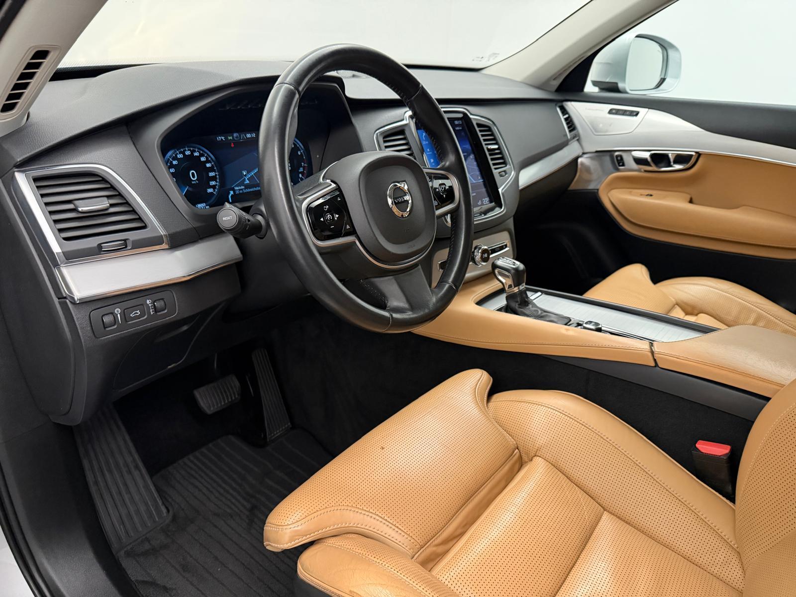 VOLVO XC90 2.0 T6 Momentum 5P. AWD-image-9