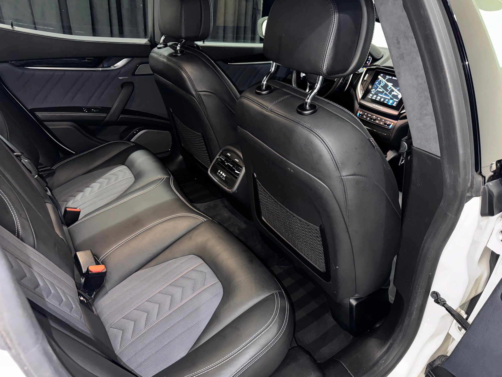 MASERATI Ghibli 3.0 V6 GranLusso Automatica-image-15