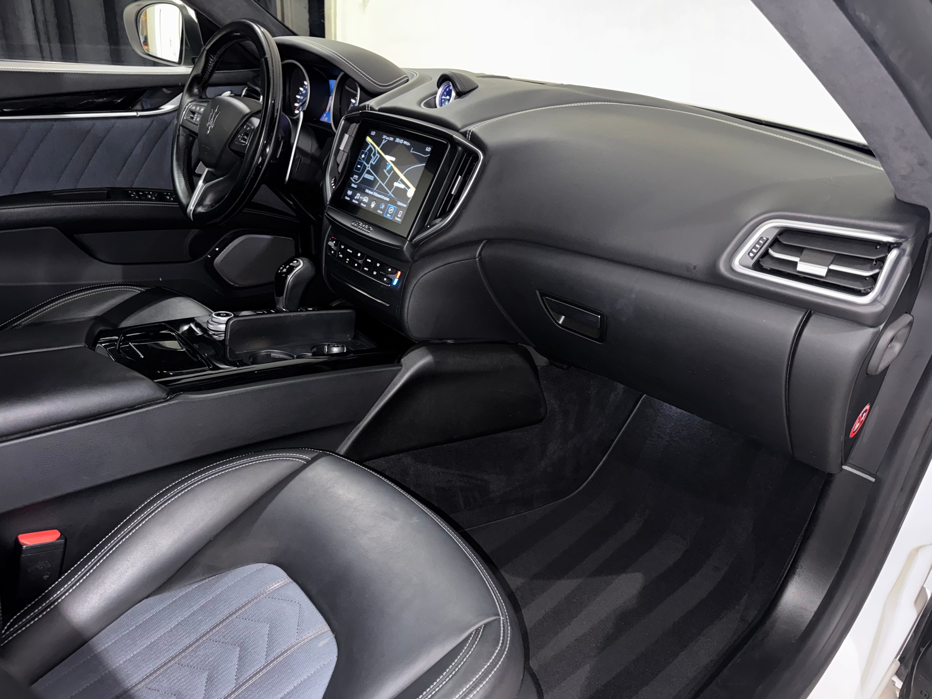 MASERATI Ghibli 3.0 V6 GranLusso Automatica-image-12