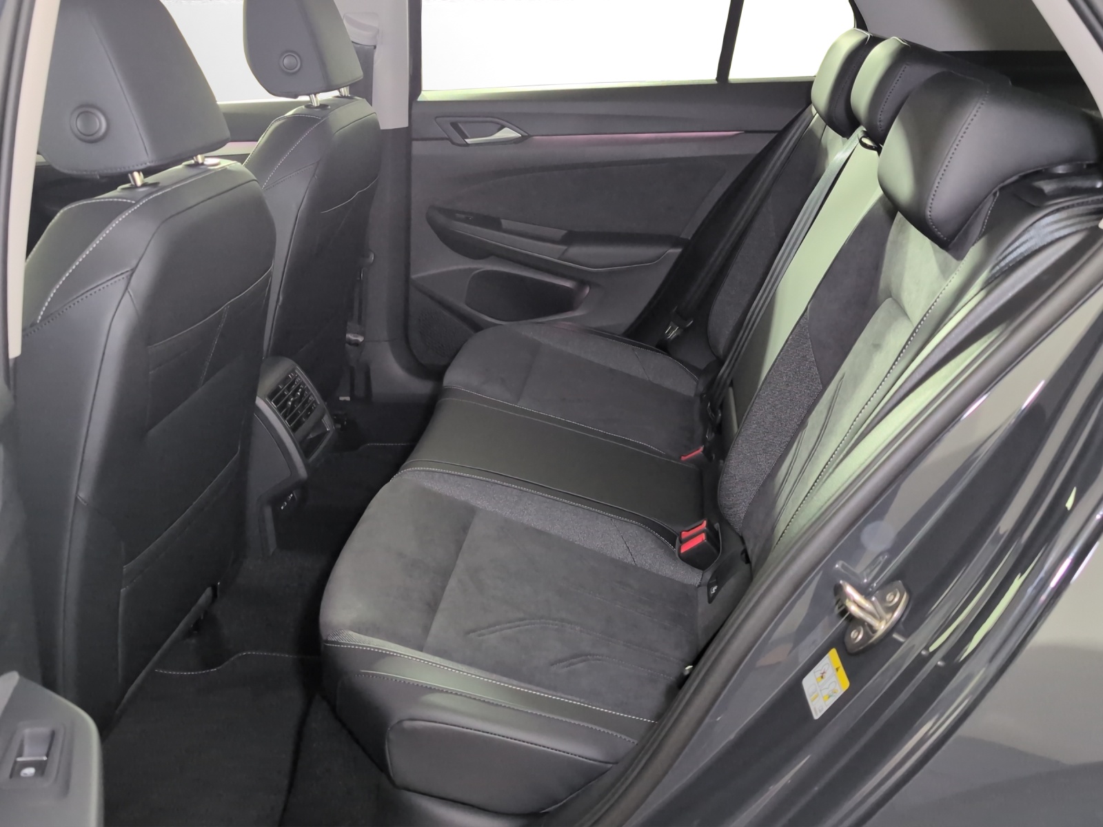 VW Golf 1.5 e TSI mHEV United DSG-image-8