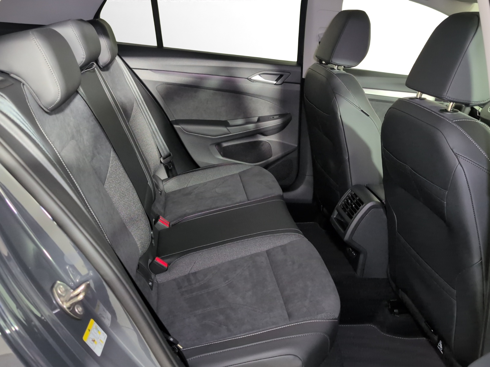 VW Golf 1.5 e TSI mHEV United DSG-image-9