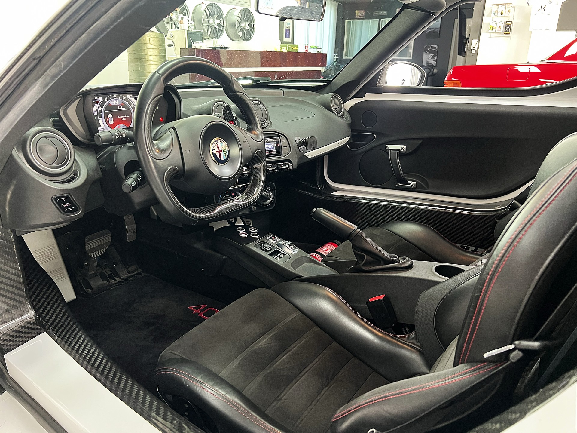 ALFA ROMEO 4C Spider 1750 TBi TCT-image-4