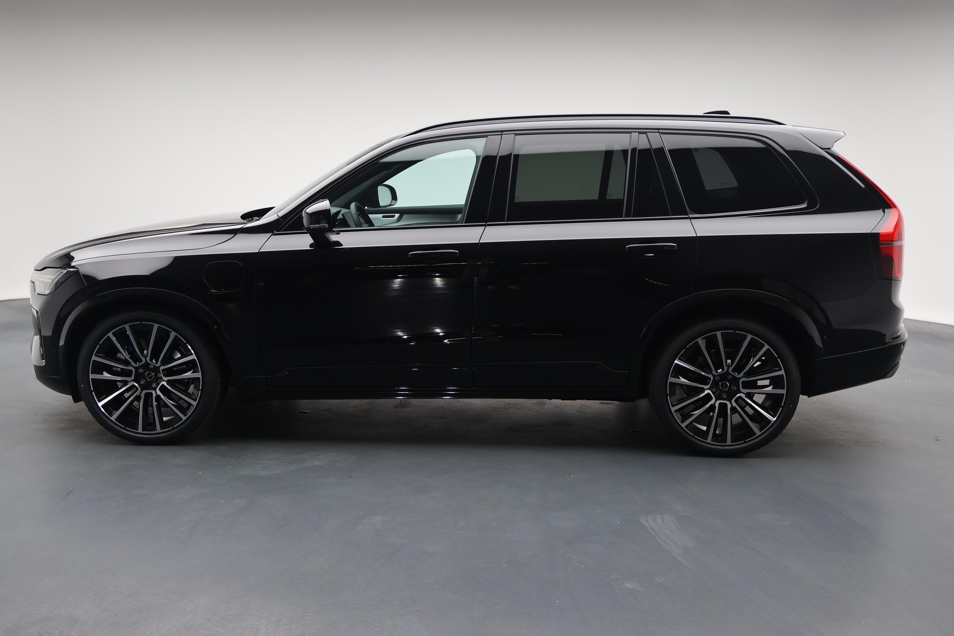 VOLVO XC90 2.0 T8 TE Black Edition eAWD-image-2
