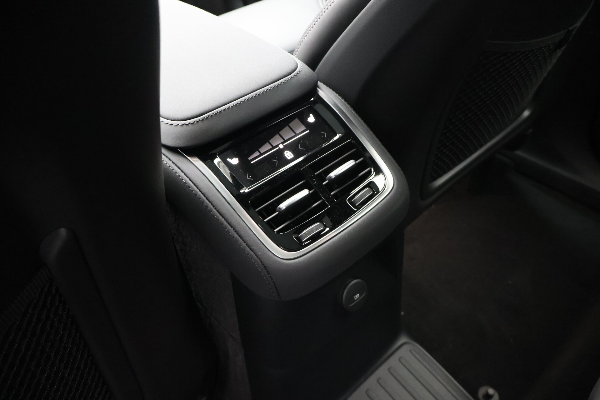 VOLVO XC90 2.0 T8 TE Black Edition eAWD-image-24