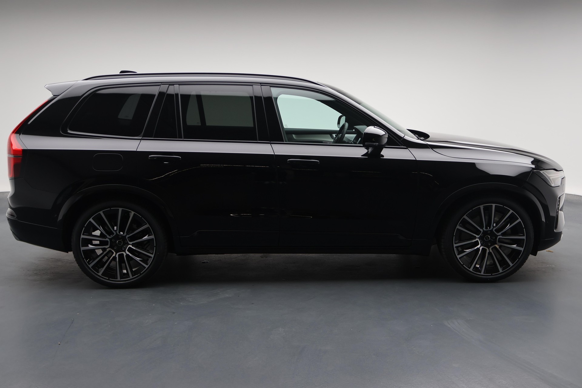VOLVO XC90 2.0 T8 TE Black Edition eAWD-image-6
