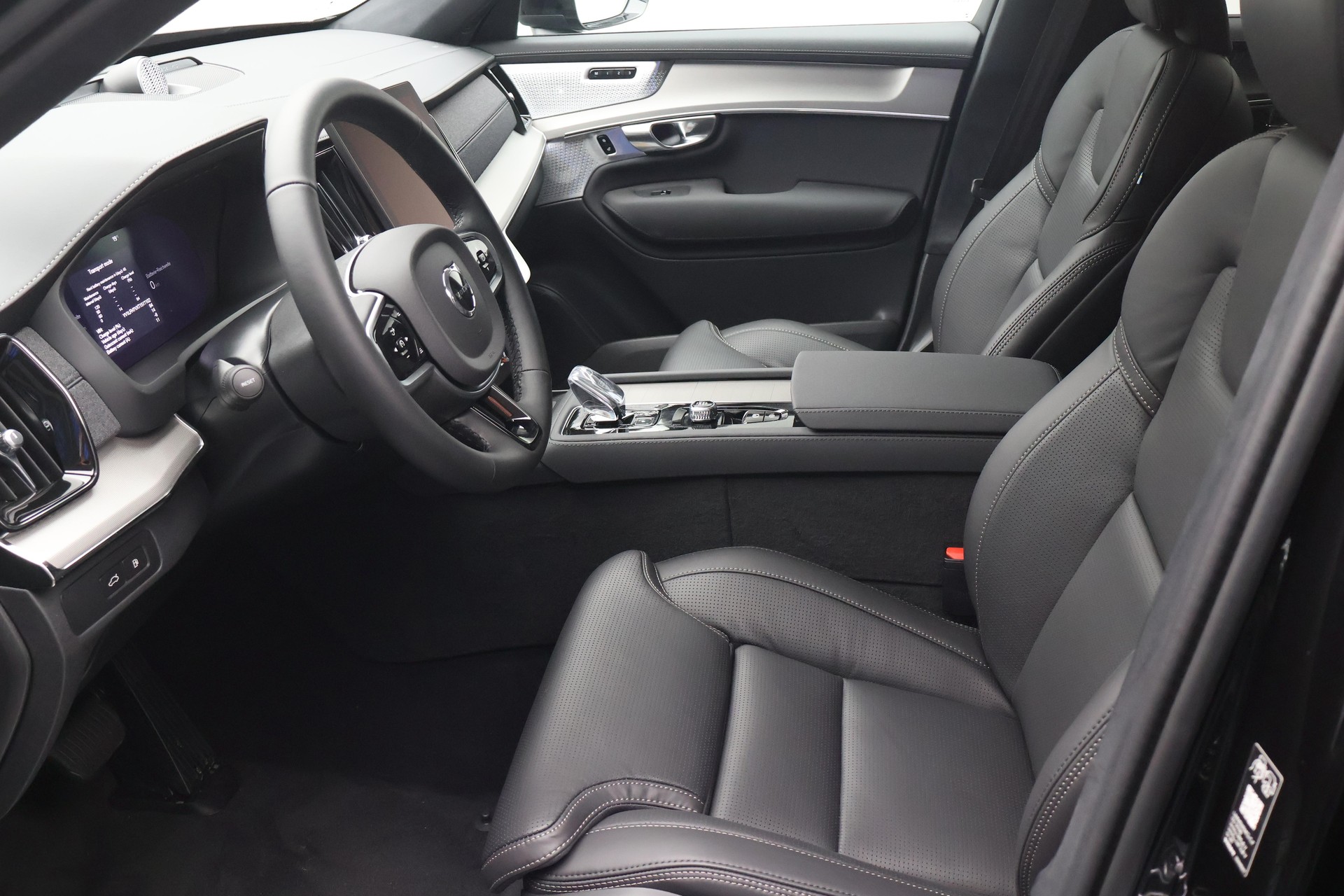 VOLVO XC90 2.0 T8 TE Black Edition eAWD-image-15