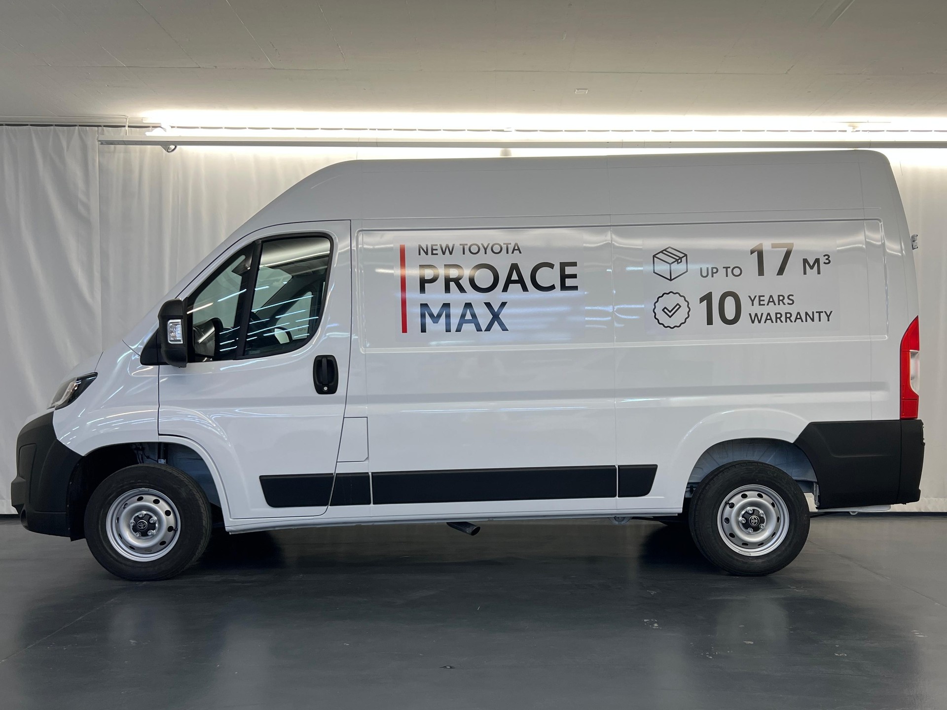 TOYOTA PROACE MAX Van 3.5 L2H2 2.2 D Active-image-3