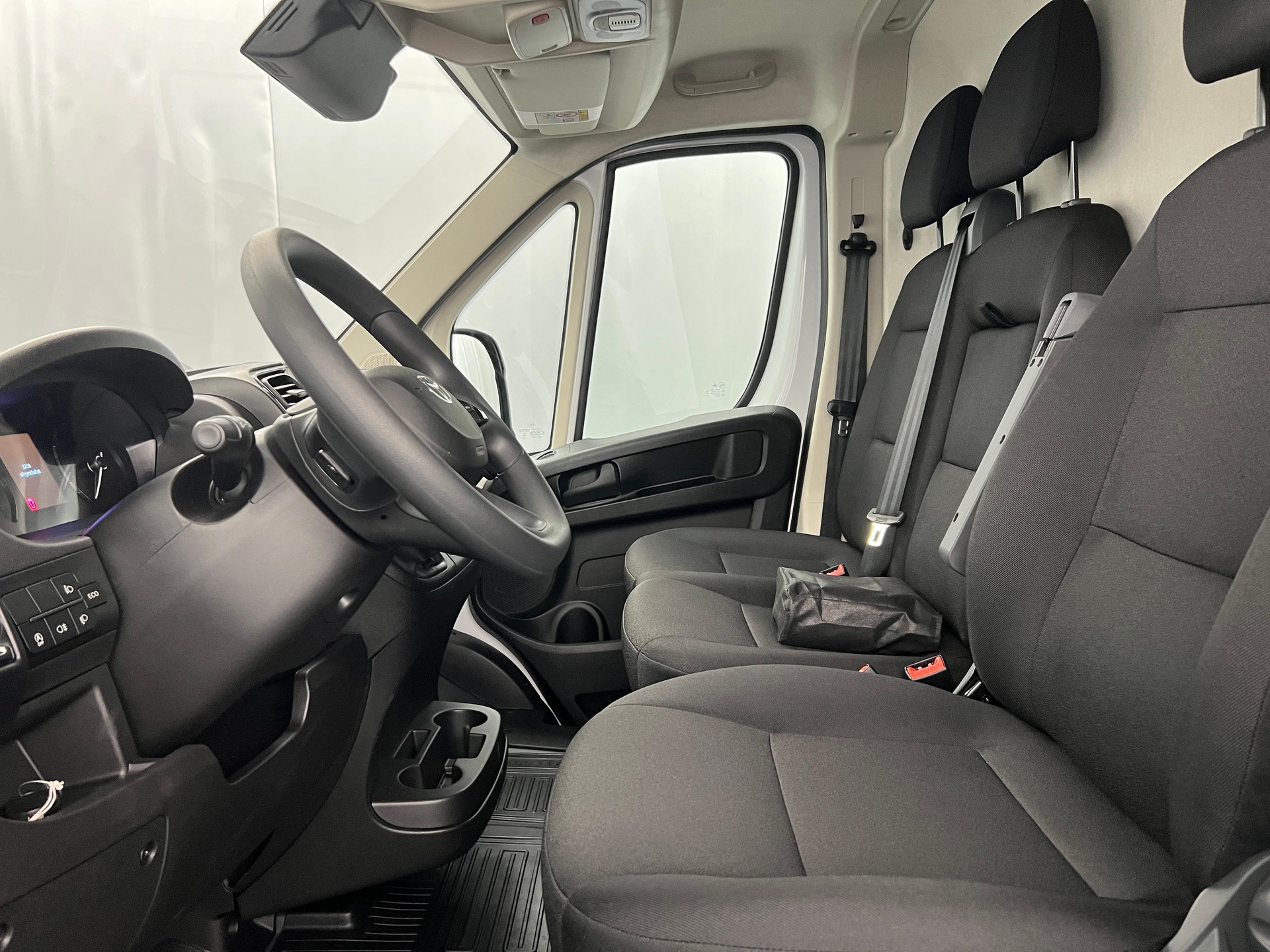 TOYOTA PROACE MAX Van 3.5 L2H2 2.2 D Active-image-2