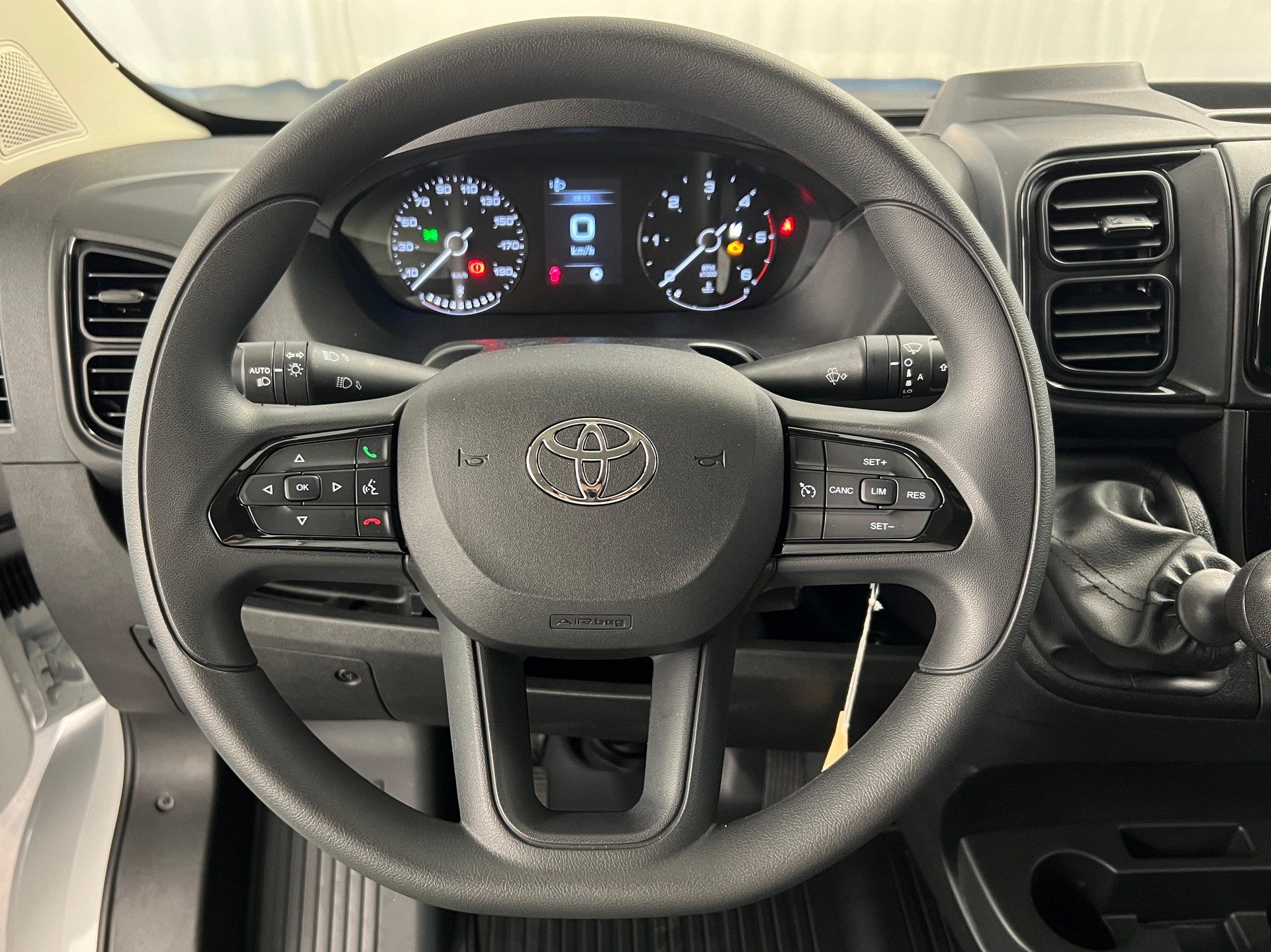 TOYOTA PROACE MAX Van 3.5 L2H2 2.2 D Active-image-4