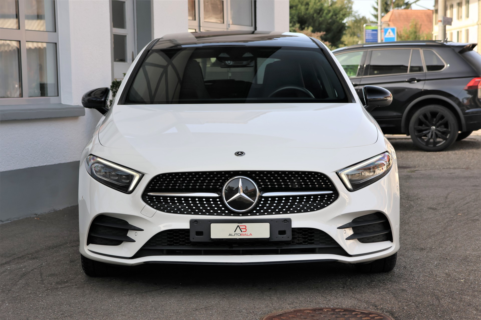 MERCEDES-BENZ A 220 AMG Line 7G-DCT-showroom-element-1