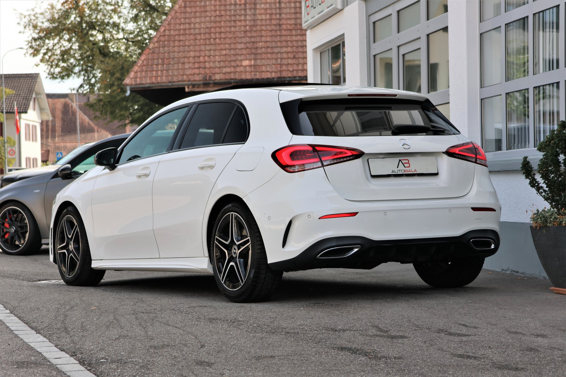MERCEDES-BENZ A 220 AMG Line 7G-DCT-showroom-element-2