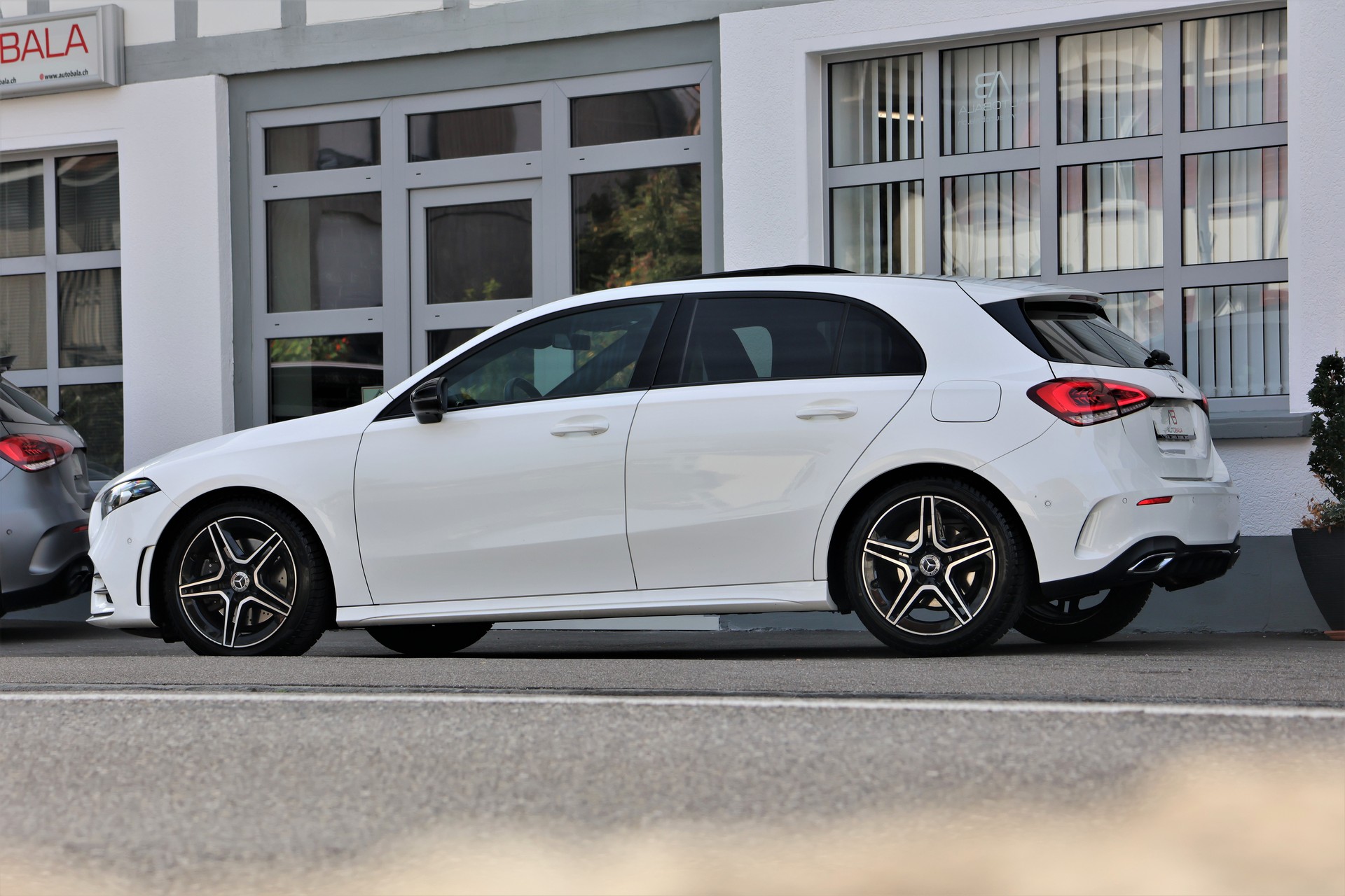 MERCEDES-BENZ A 220 AMG Line 7G-DCT-showroom-element-3