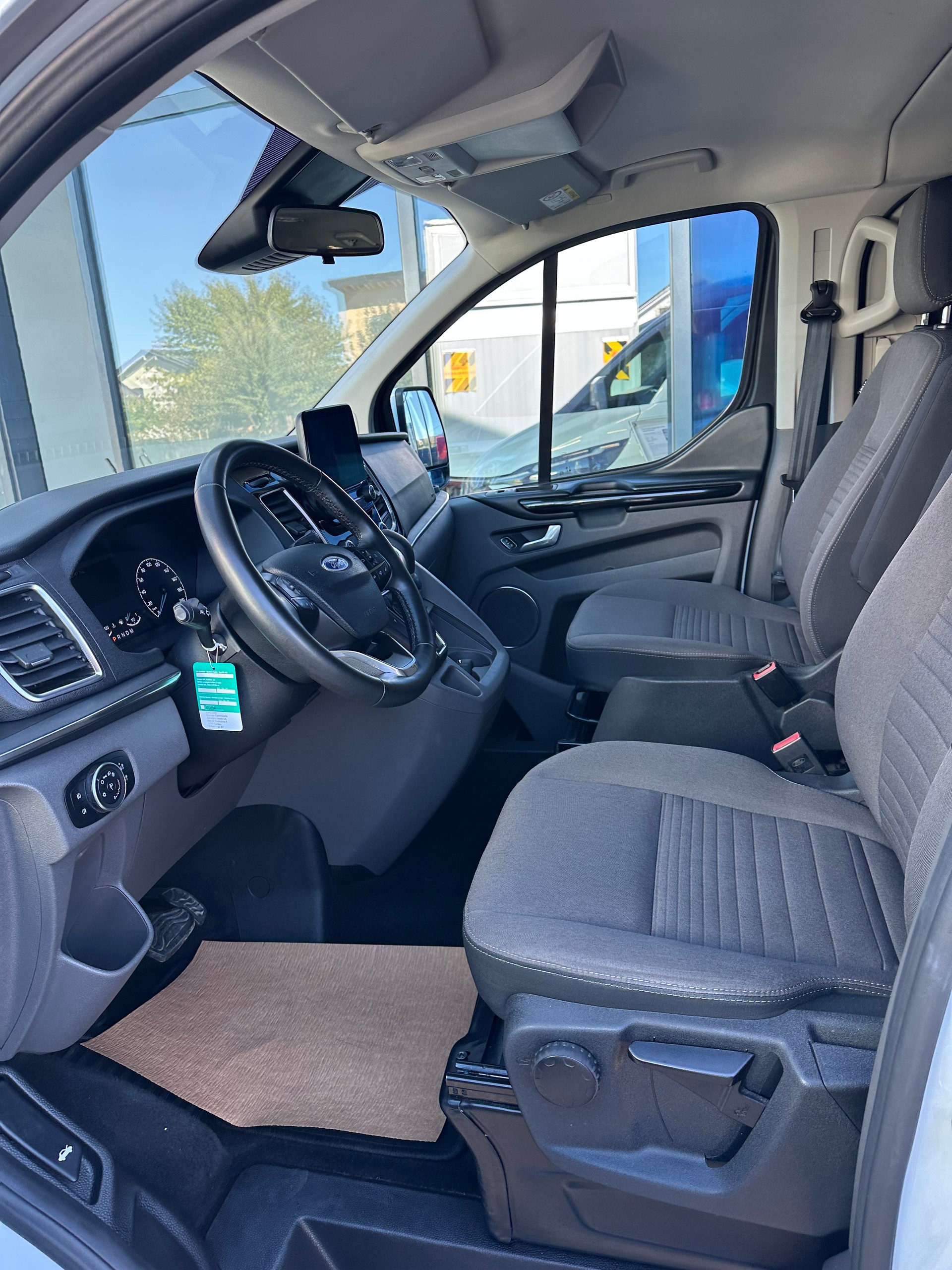FORD Tourneo Custom 320 L1 2.0 TDCi 130 Titanium-image-9
