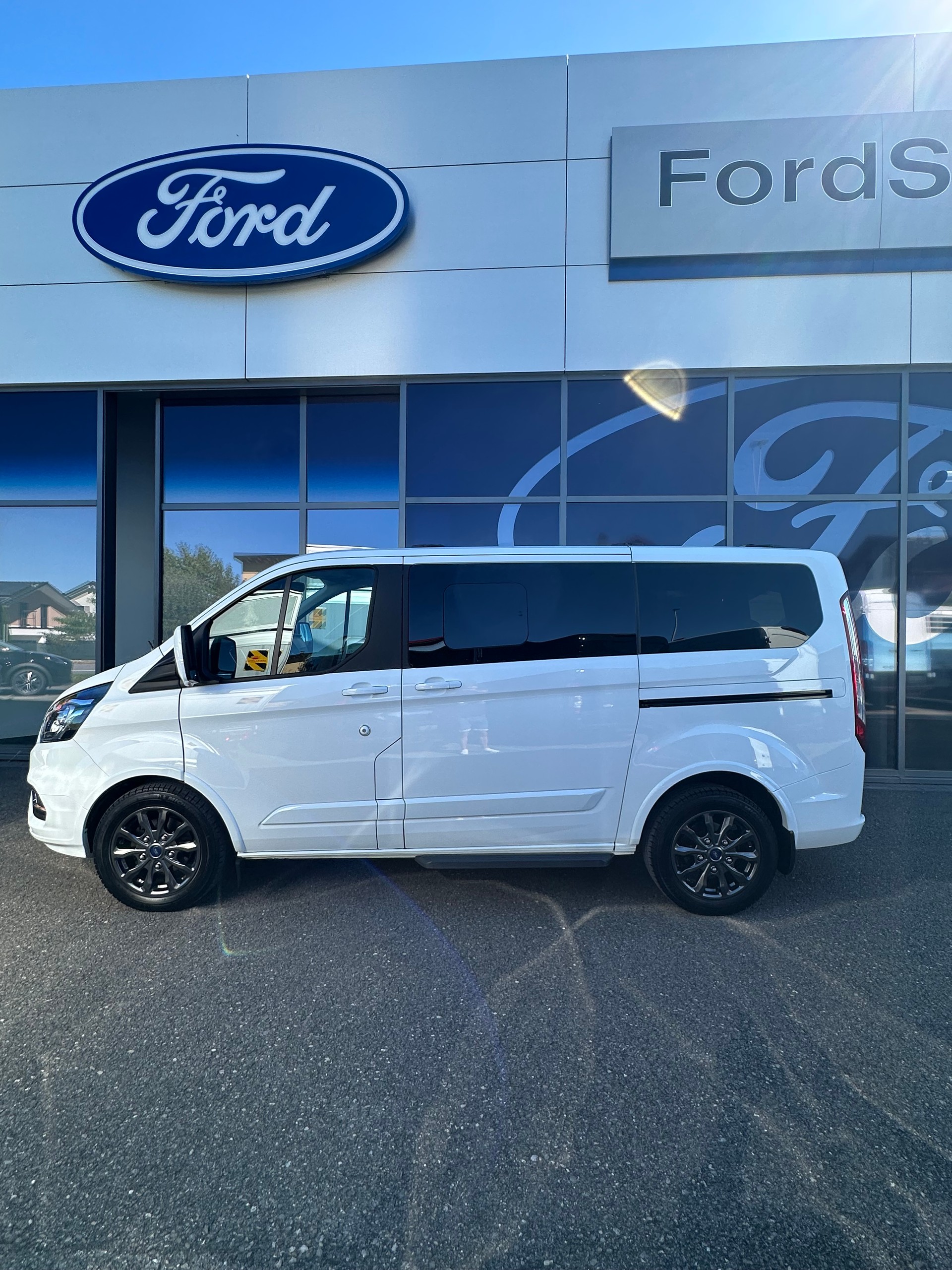 FORD Tourneo Custom 320 L1 2.0 TDCi 130 Titanium-image-2