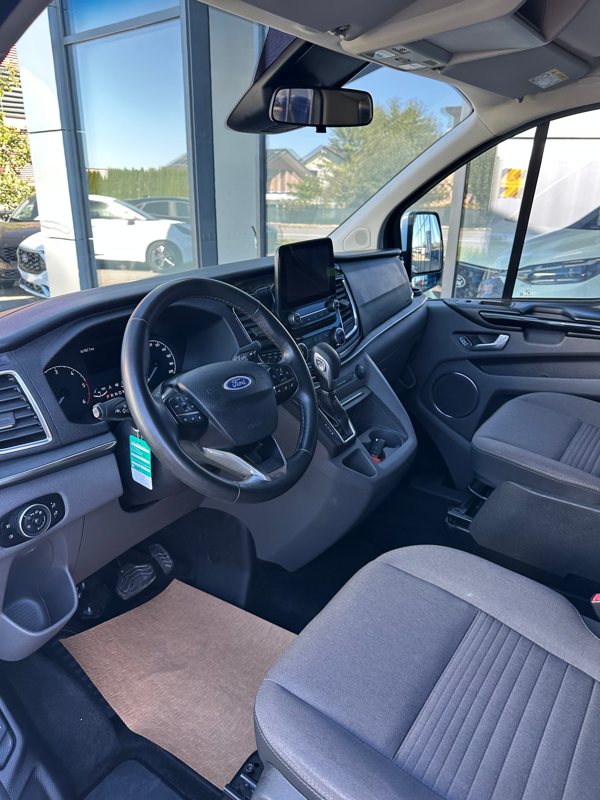 FORD Tourneo Custom 320 L1 2.0 TDCi 130 Titanium-image-10