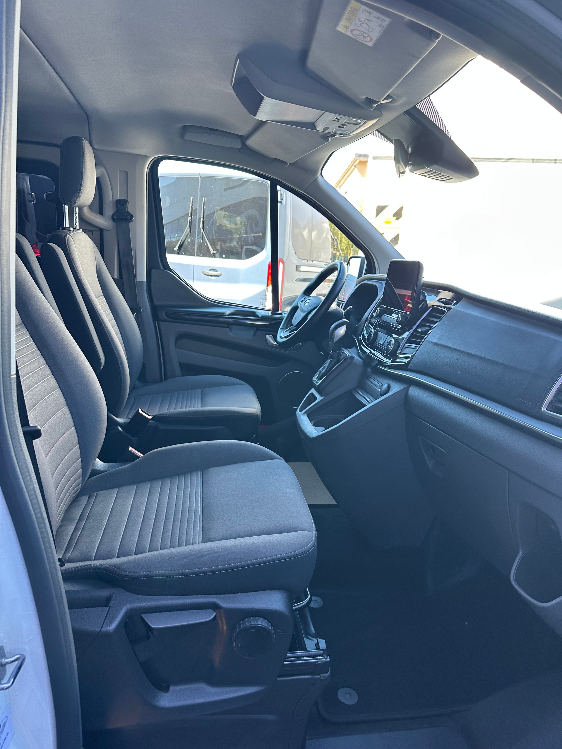 FORD Tourneo Custom 320 L1 2.0 TDCi 130 Titanium-image-12
