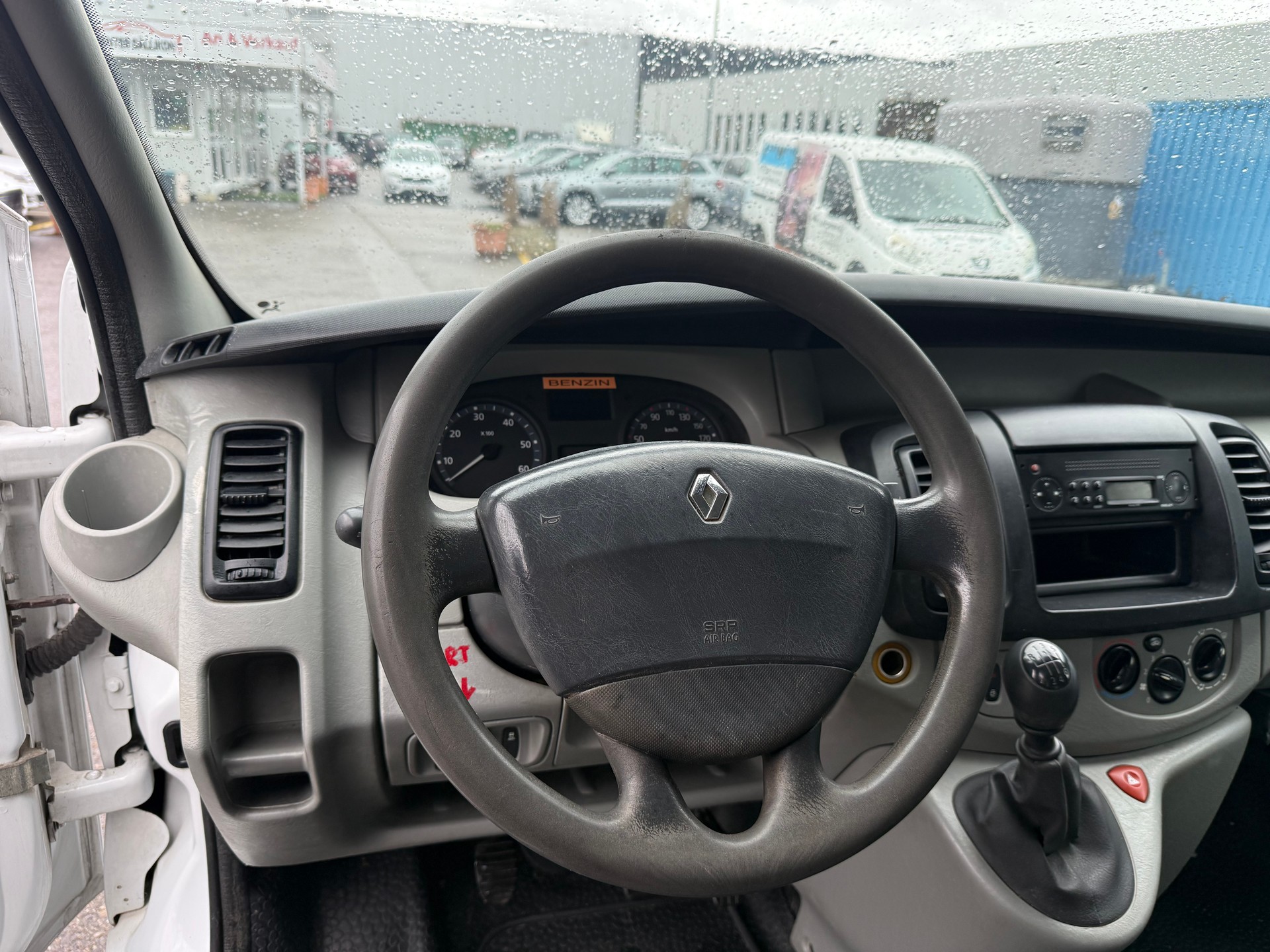 RENAULT Trafic 2.0i 2.9t L1H1-image-2