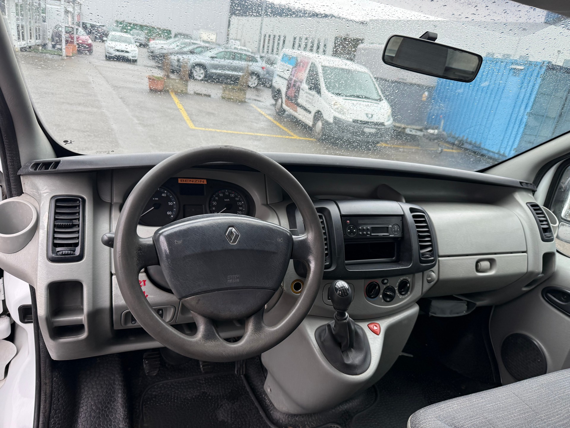 RENAULT Trafic 2.0i 2.9t L1H1-image-3