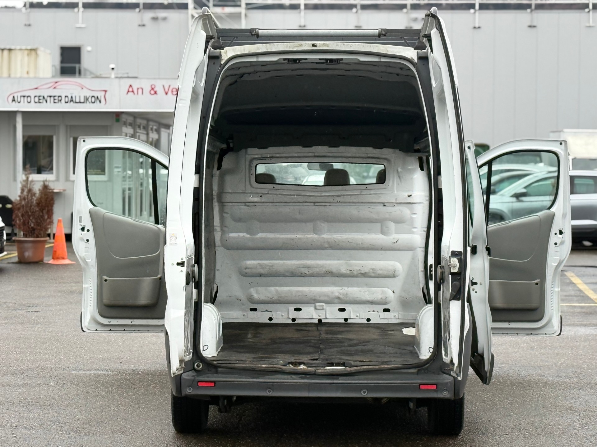 RENAULT Trafic 2.0i 2.9t L1H1-image-7