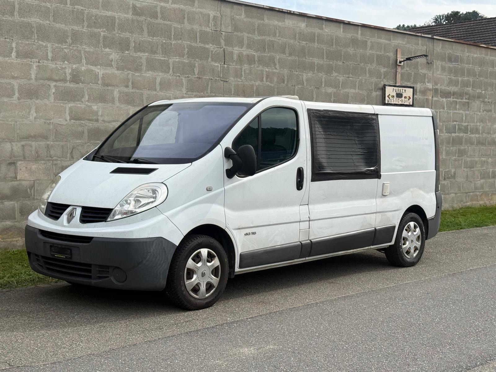 RENAULT Trafic 2.0 dCi 115 2.9t L2H2-image-0
