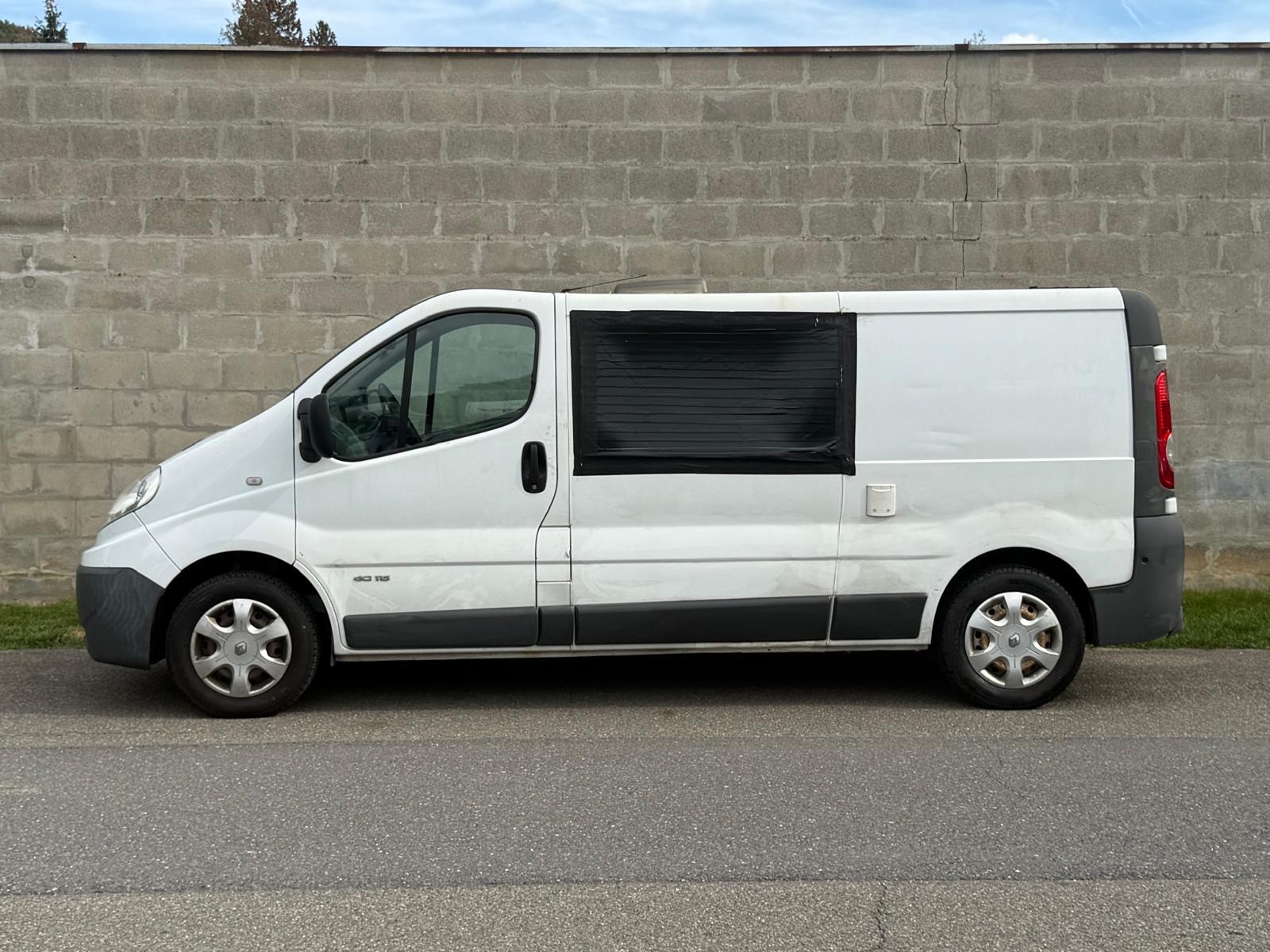 RENAULT Trafic 2.0 dCi 115 2.9t L2H2-image-1