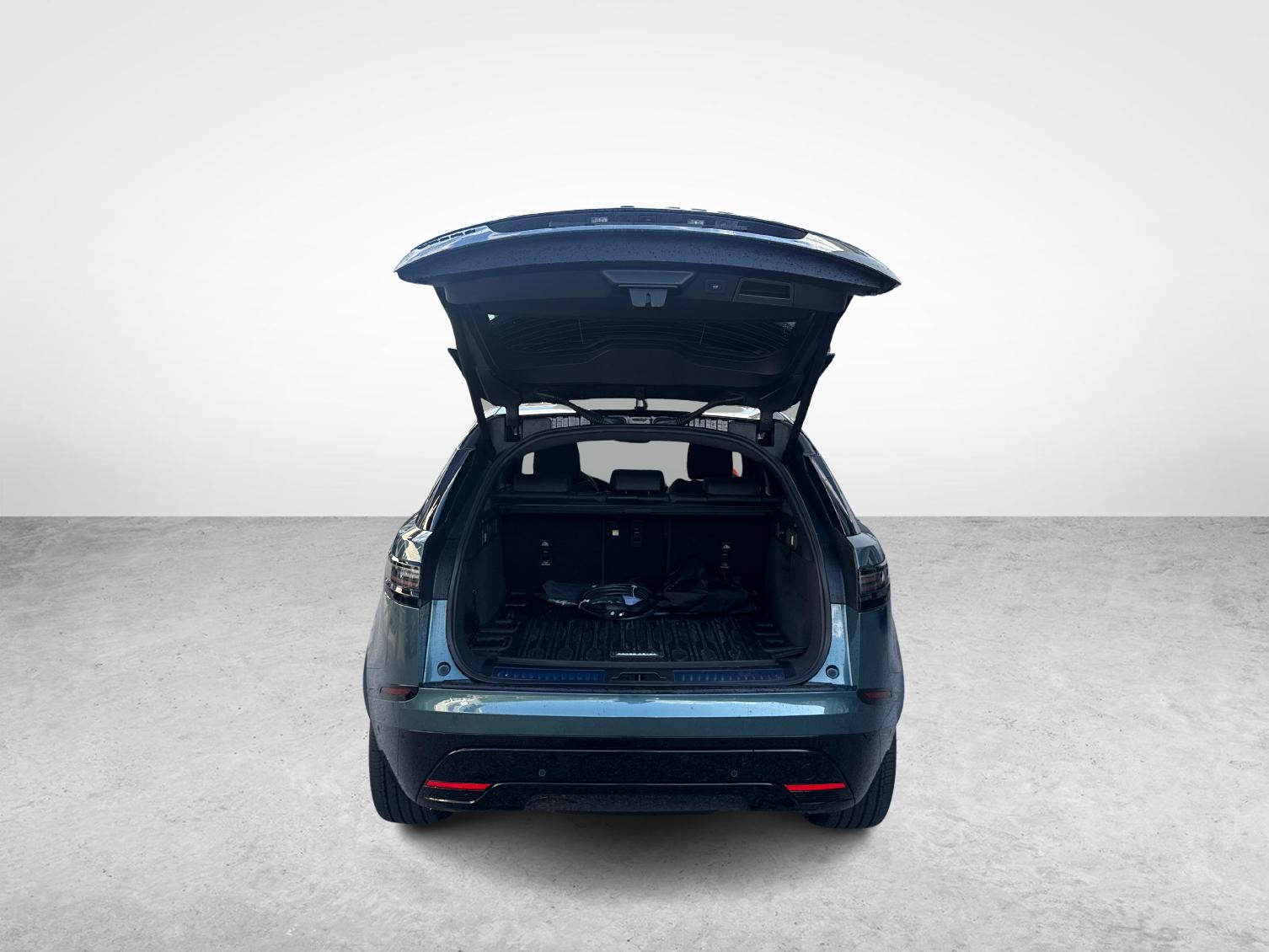 LAND ROVER Range Rover Velar 2.0 P400e Belgravia Edition-image-11