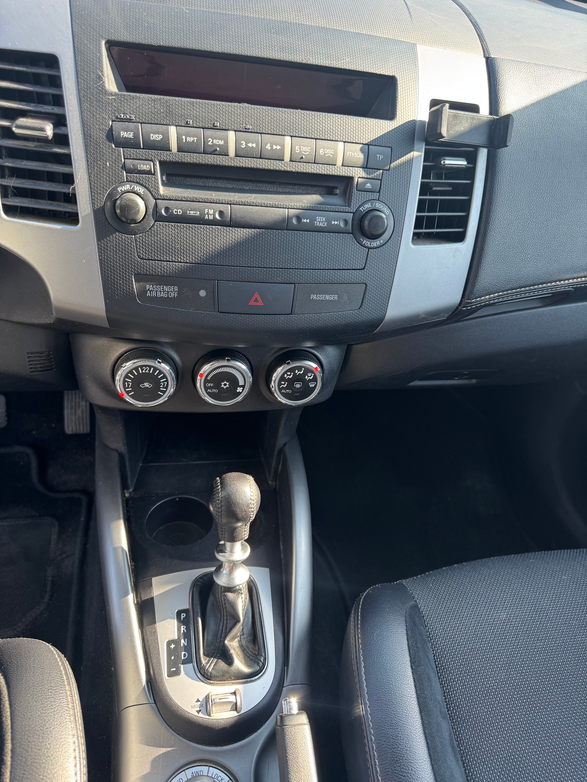 MITSUBISHI Outlander 2.2 DID Invite 4WD TC-SST-image-10