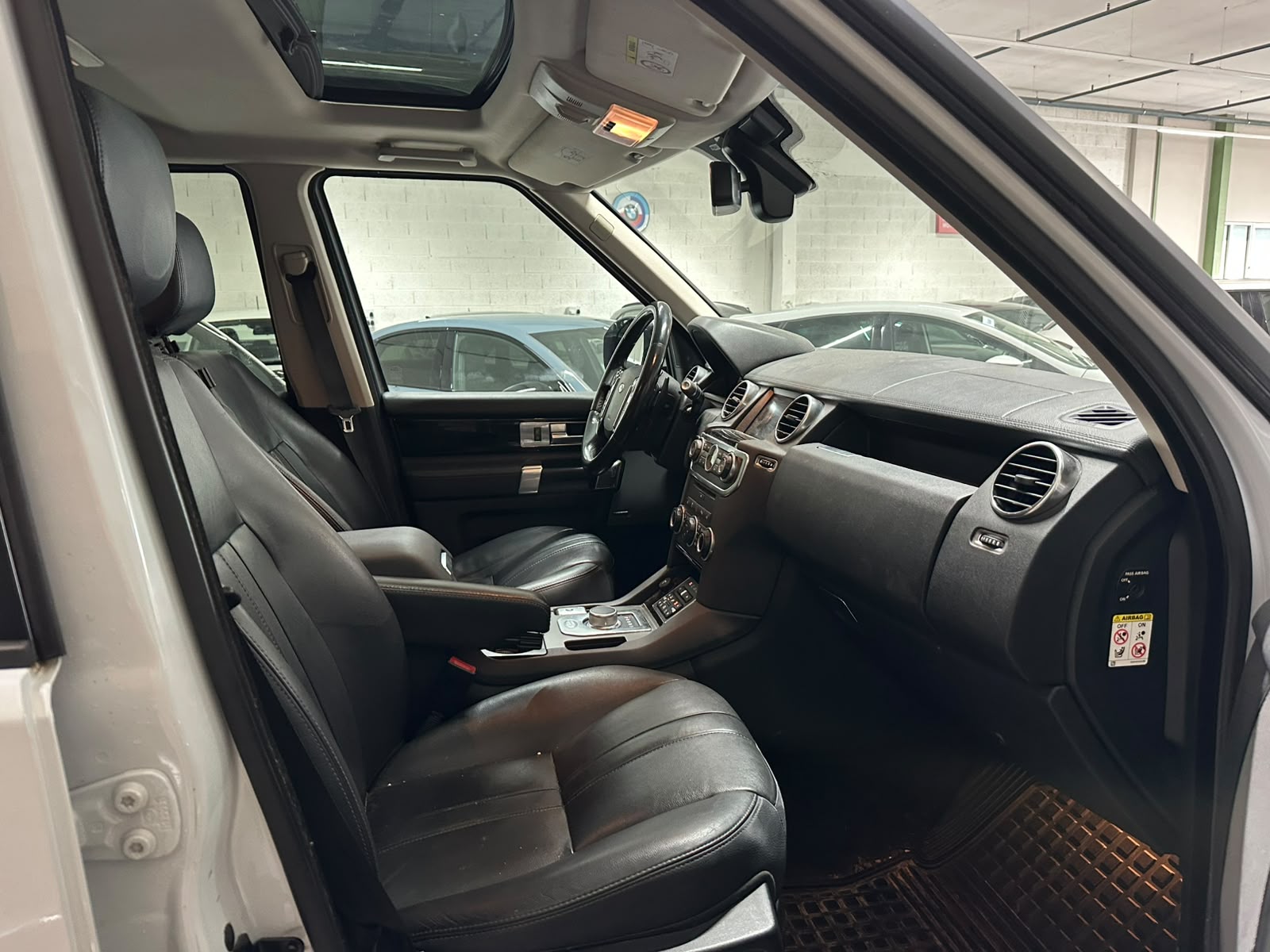 LAND ROVER Discovery 3.0 SDV6 Graphite Automatic-image-10