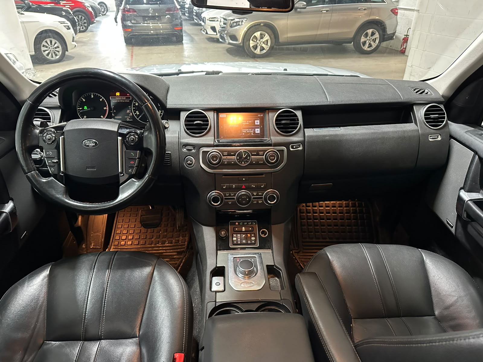 LAND ROVER Discovery 3.0 SDV6 Graphite Automatic-image-8