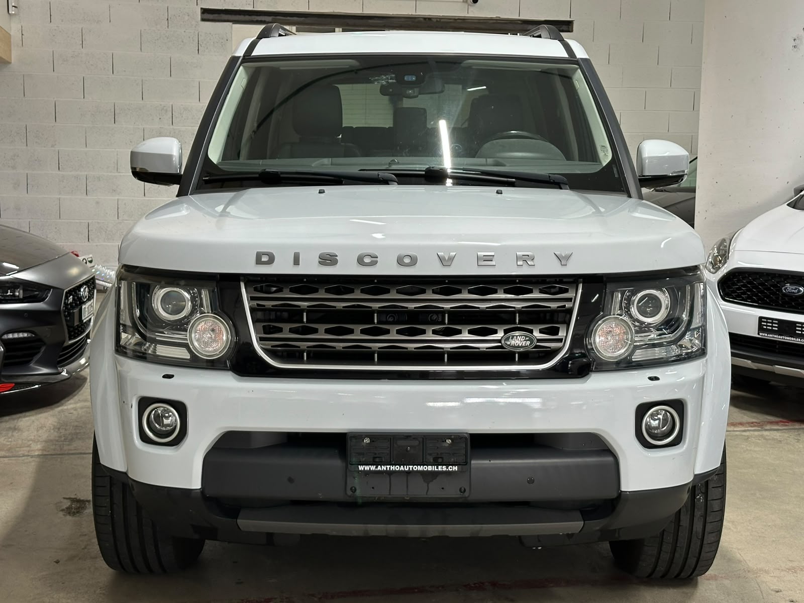 LAND ROVER Discovery 3.0 SDV6 Graphite Automatic-image-2