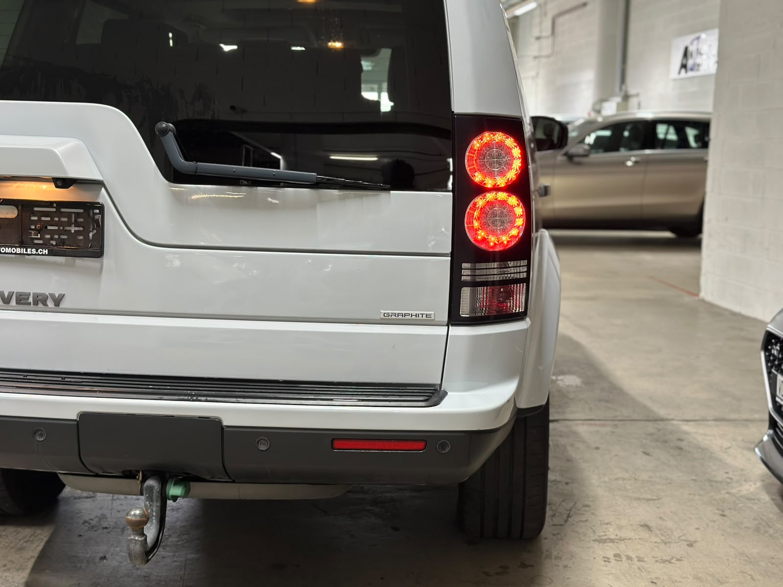 LAND ROVER Discovery 3.0 SDV6 Graphite Automatic-image-6