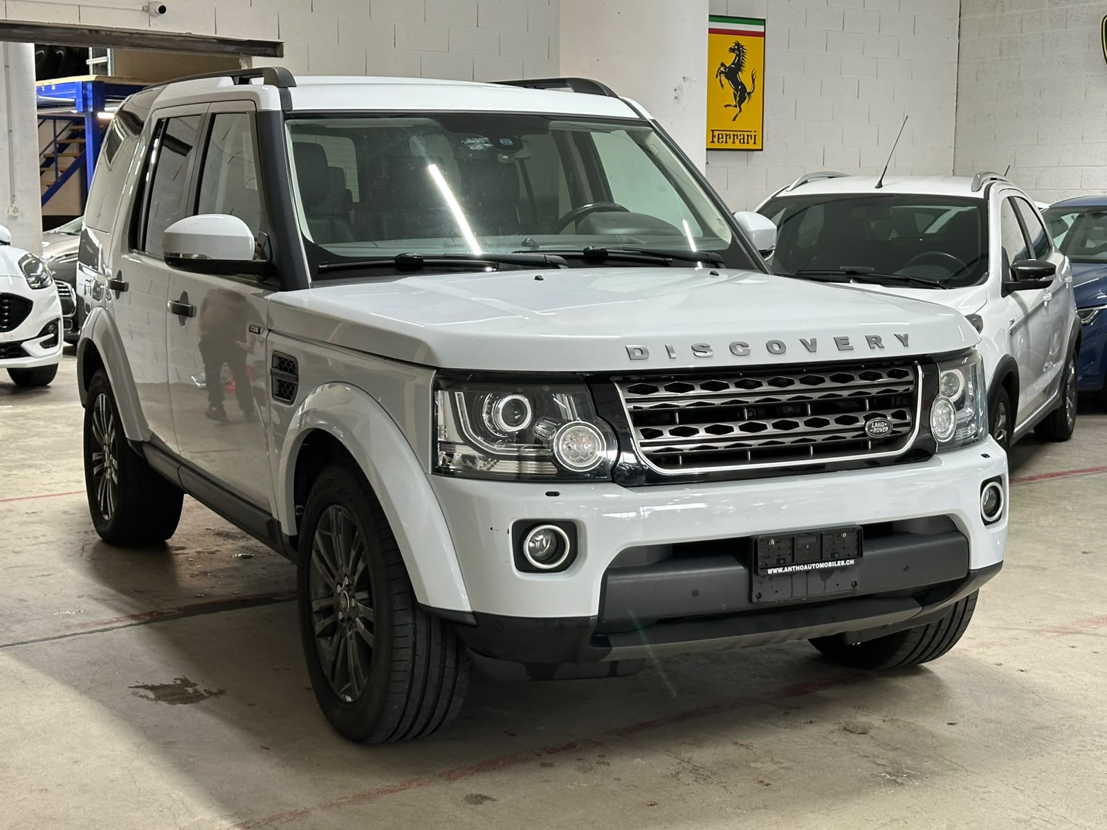 LAND ROVER Discovery 3.0 SDV6 Graphite Automatic-image-1