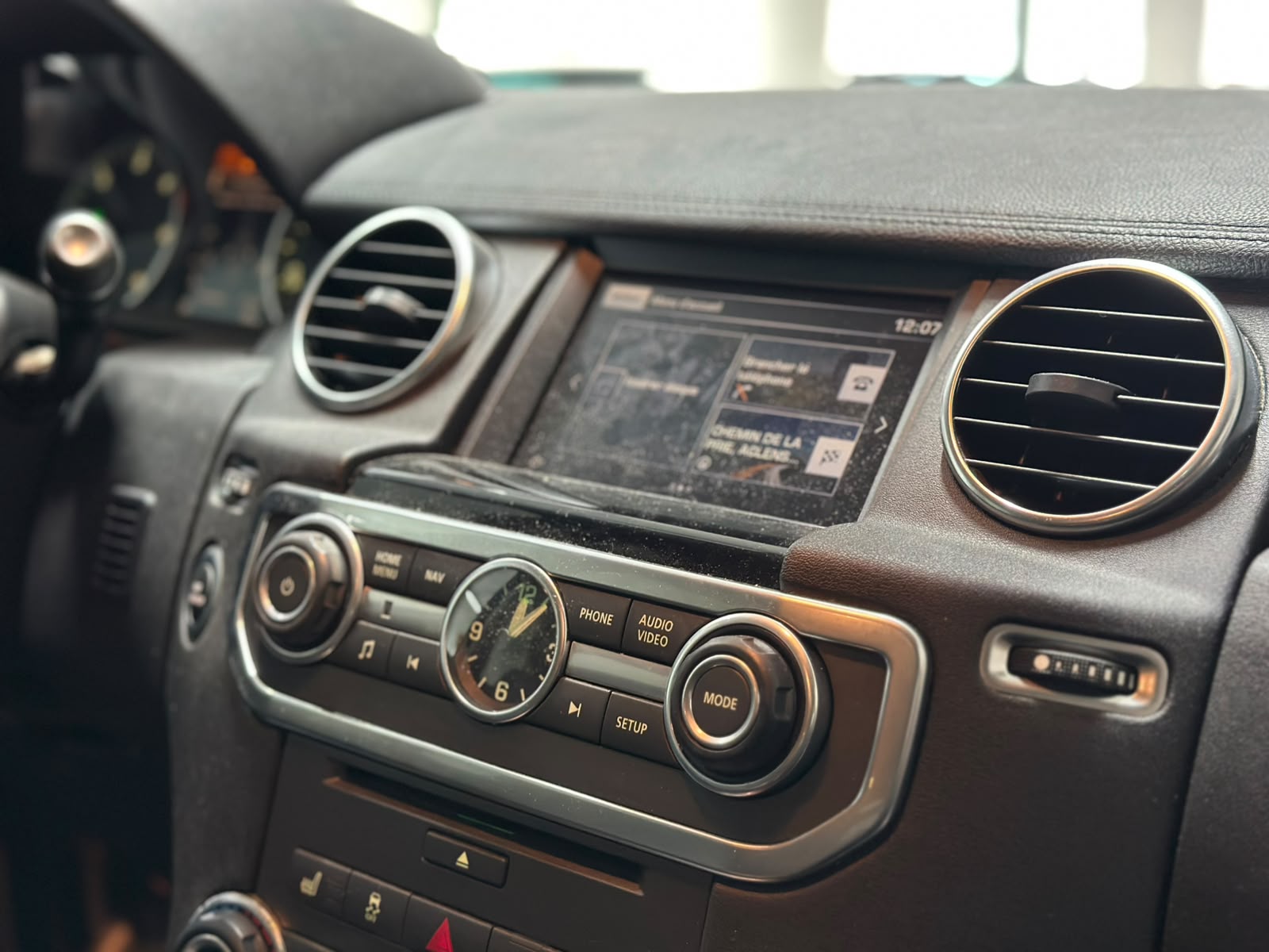 LAND ROVER Discovery 3.0 SDV6 Graphite Automatic-image-12