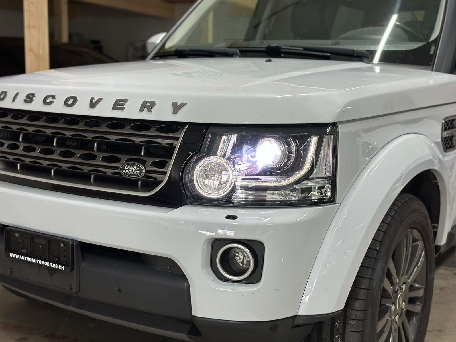 LAND ROVER Discovery 3.0 SDV6 Graphite Automatic-image-7