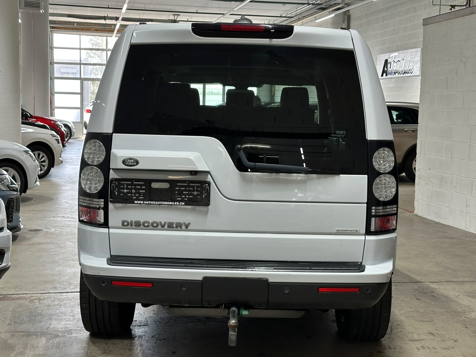 LAND ROVER Discovery 3.0 SDV6 Graphite Automatic-image-4